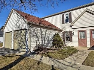 2632 Country Oaks Ct, Aurora, IL 60502