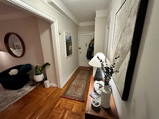 Rented by Metropolitan Equities | media 7