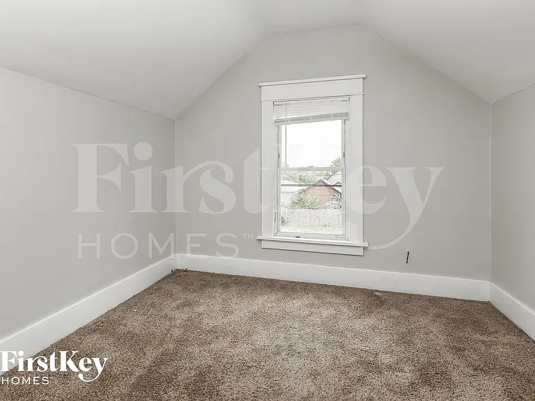 814 Bowditch Ave — Photo 10