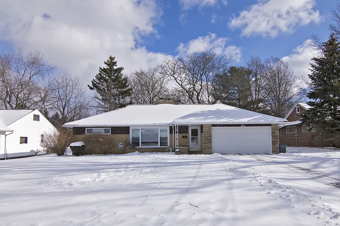 587 Meadowlane Dr photo 1