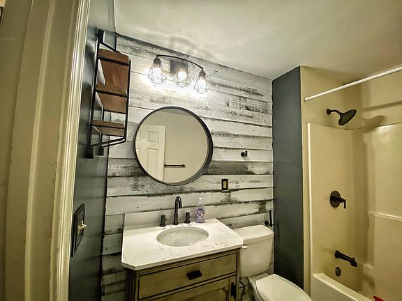 4th image of 154 E Main St #B