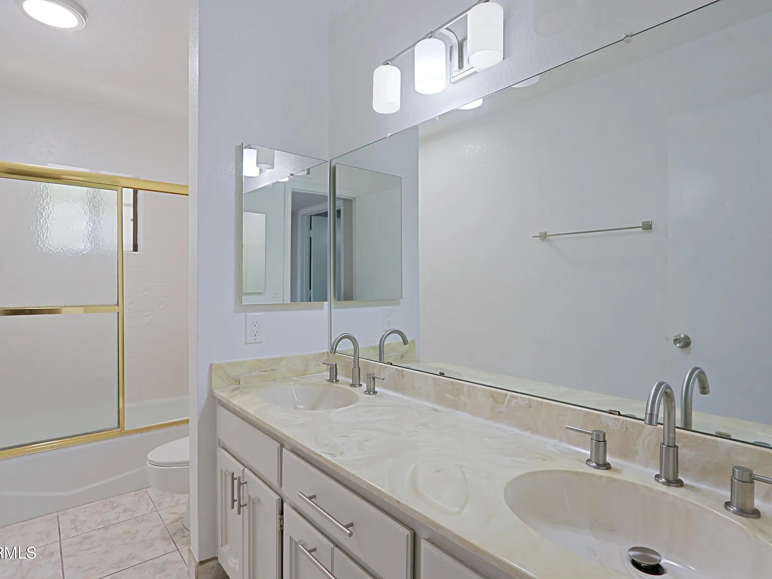 4 bed, 3.0 bath, 3552 sqft, $5,499 — Photo 2