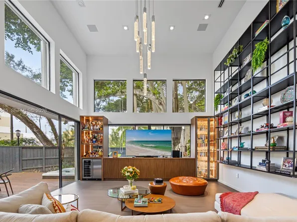 4002 Kumquat Ave, Miami, FL 33133