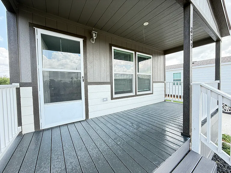 339 Marigold Ln — Photo 3