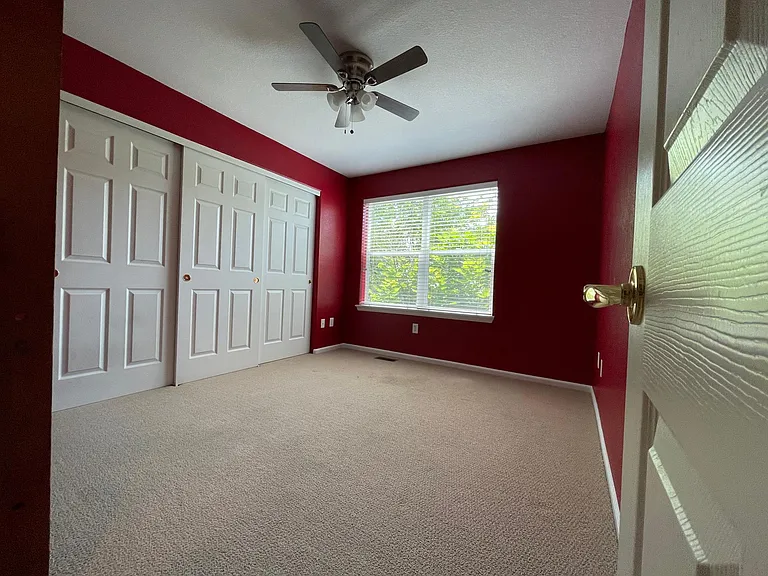 Bedroom with oversized closet 10x12