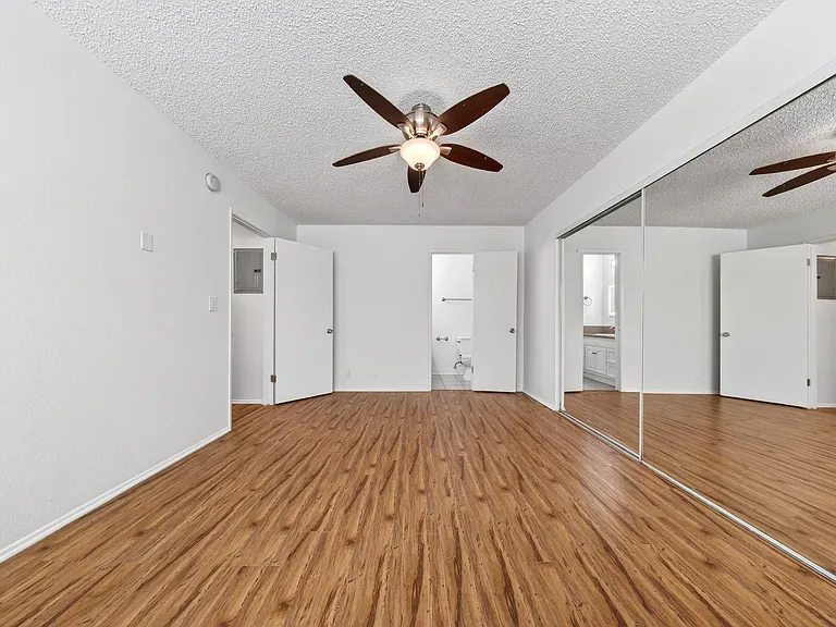 20317 Saticoy St — Photo 34