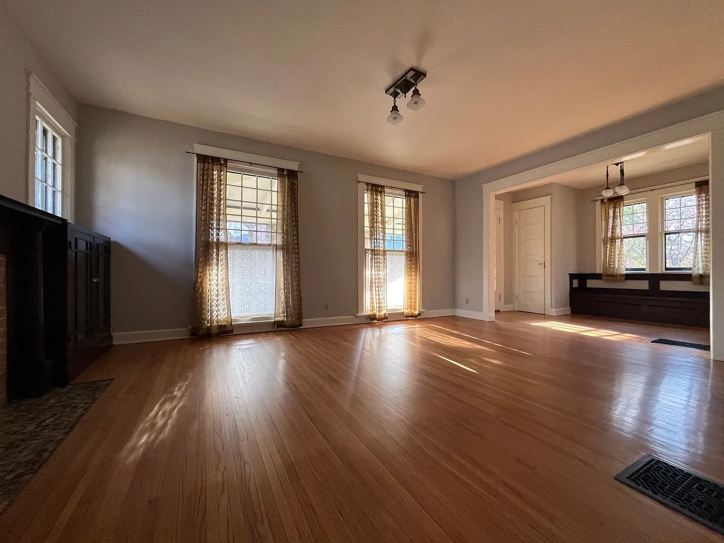 Available August 2027! Large 4BR/2BA Law and Optometry Schools — Photo 4