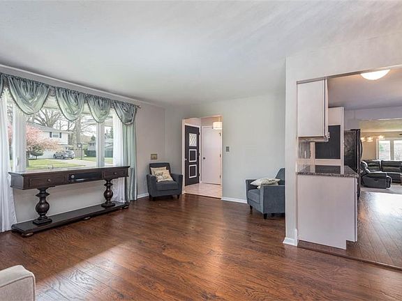 5th image of 801 E Decker Dr