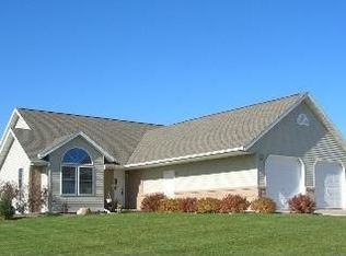 813 Poppy Ln, Little Suamico, WI 54141