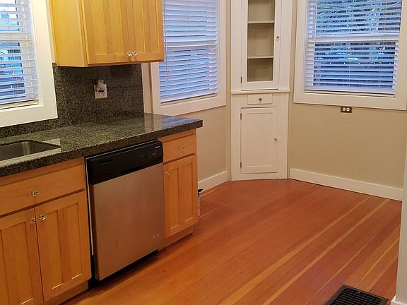 eat-in kitchen nook