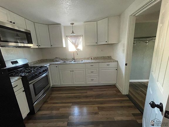 5th image of 1837 S Walnut Ave