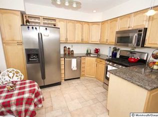 310 Seaview Cir, Neptune Township, NJ 07753