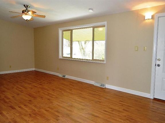 3rd image of 2576 Wendover Dr