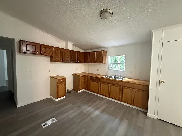 200 Painter Rd NE — Photo 14