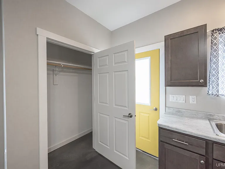 17245 Atlantic Ave — Photo 8