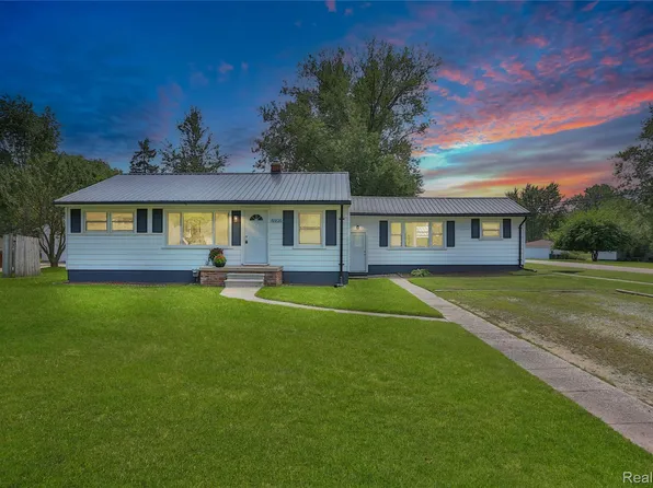 6936 Ryburn St, Shelby Township, MI 48317