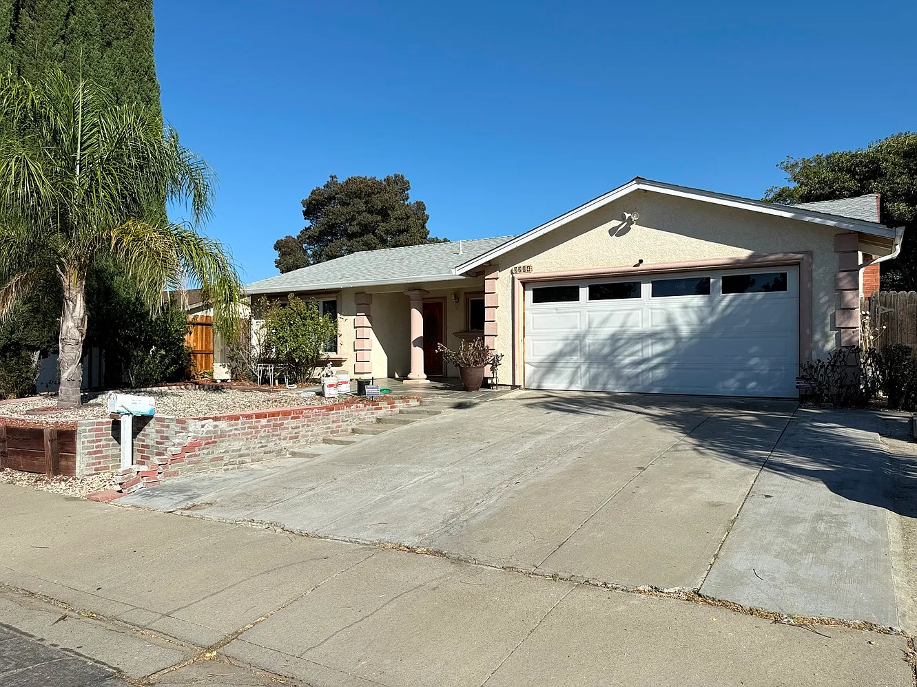 4 bed, 1600 sqft, $3,295 — Photo 2