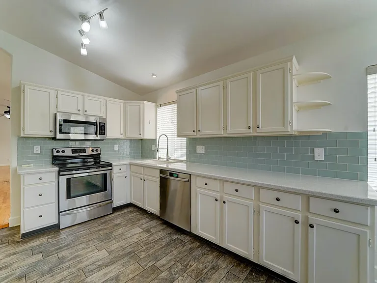 2014 E Glenhaven Dr — Photo 10