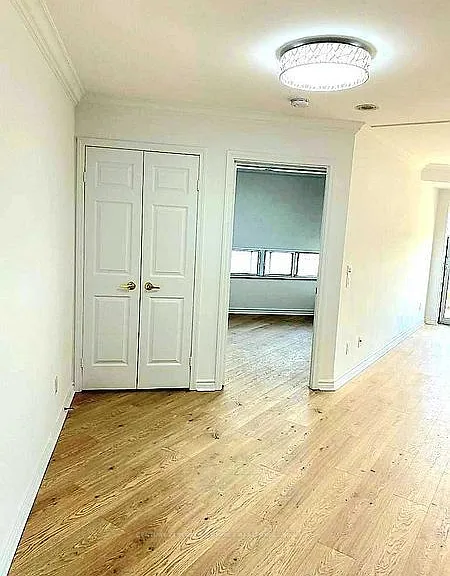 35 Kingsbridge Garden Cir #1008 — Photo 25