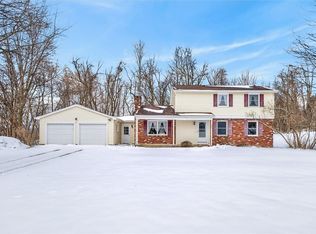 1747 Greenview Dr, Walworth, NY 14568