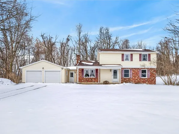 1747 Greenview Dr, Walworth, NY 14568