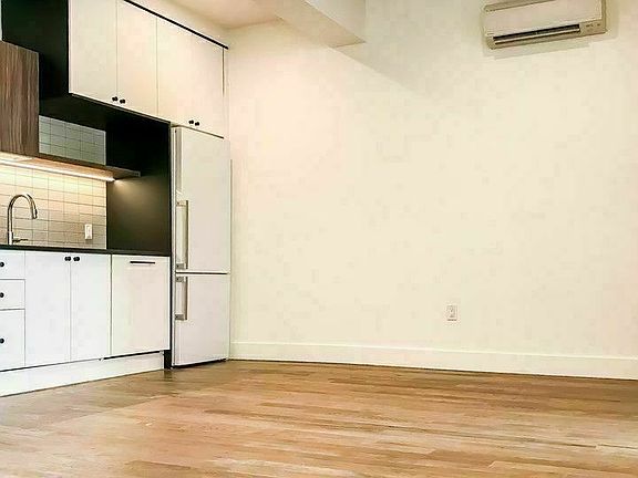 3rd image of 1530 Putnam Ave APT 2F
