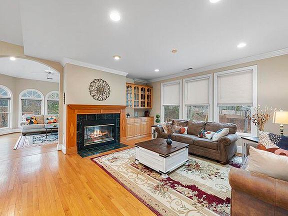 3rd image of 104 Sierra Dr #104