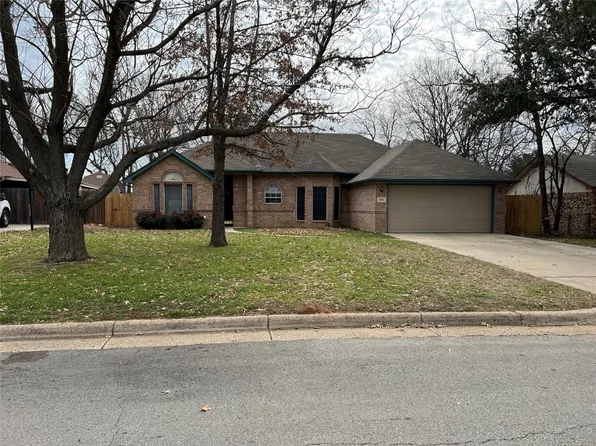 1041 Matthew St, Burleson, TX 76028