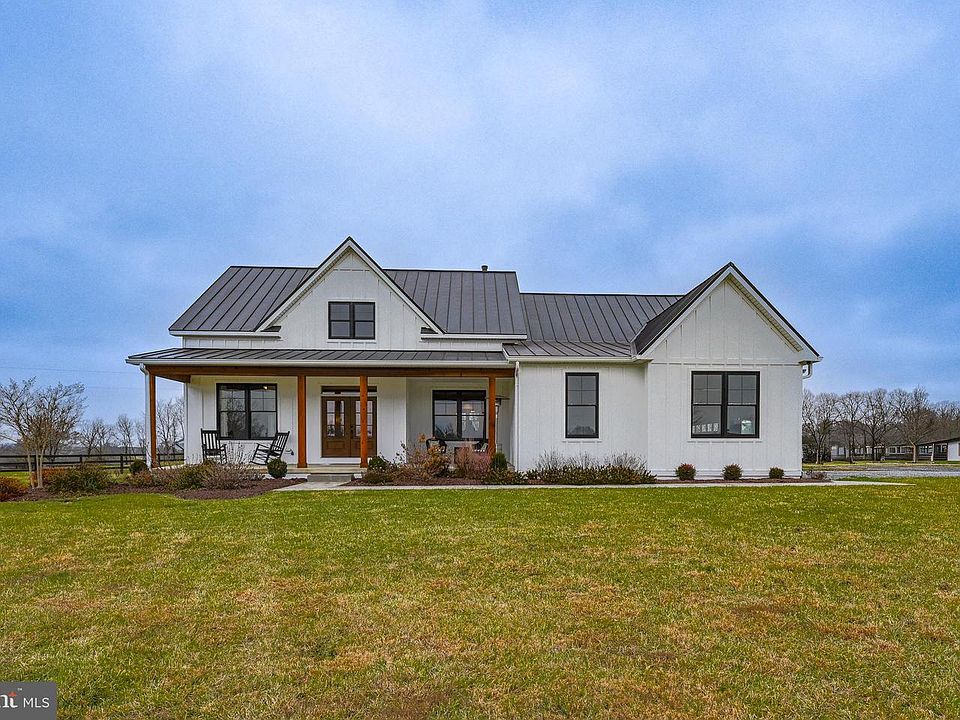 1st image of 165 Ancient Oak Ln
