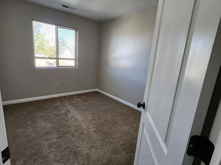 370 W 1425 N #17 — Photo 33