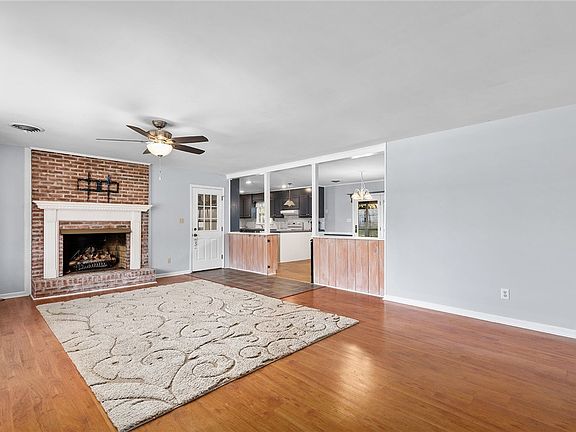 2nd image of 830 Brett Ct