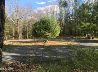 16 Butternut Dr, Great Barrington, MA 01230