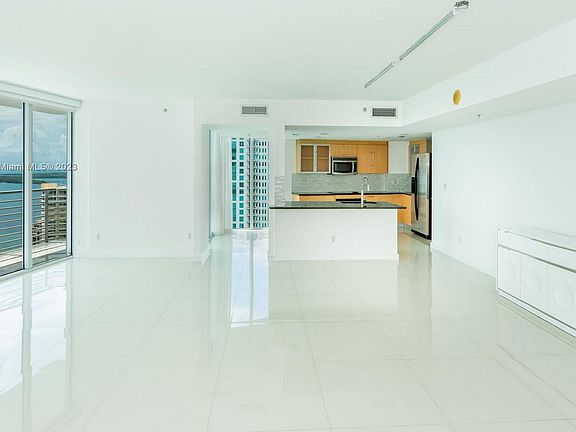 4th image of 325 Biscayne Blvd #3623