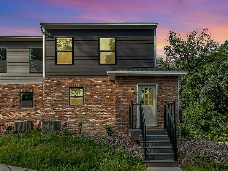 158 High Pointe Dr — Photo 1