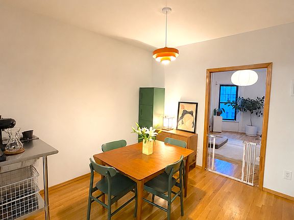 4th image of 210A N Henry St APT 2