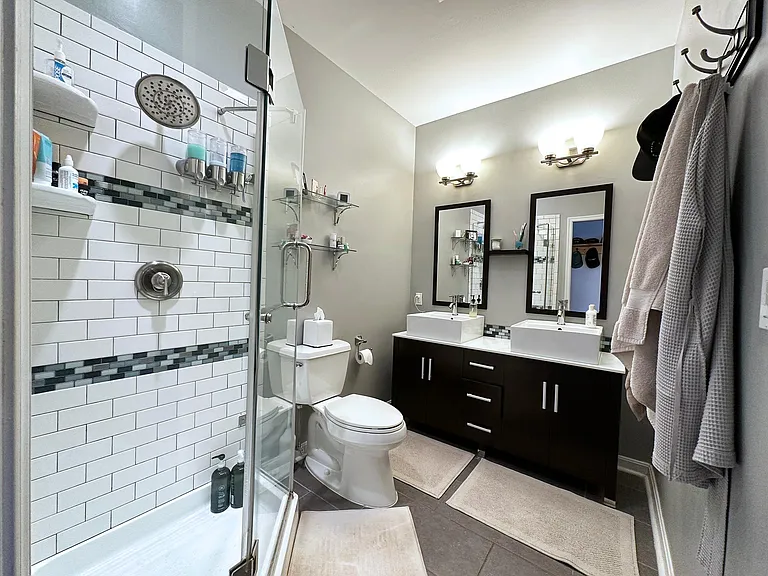 410 E Cross St — Photo 10