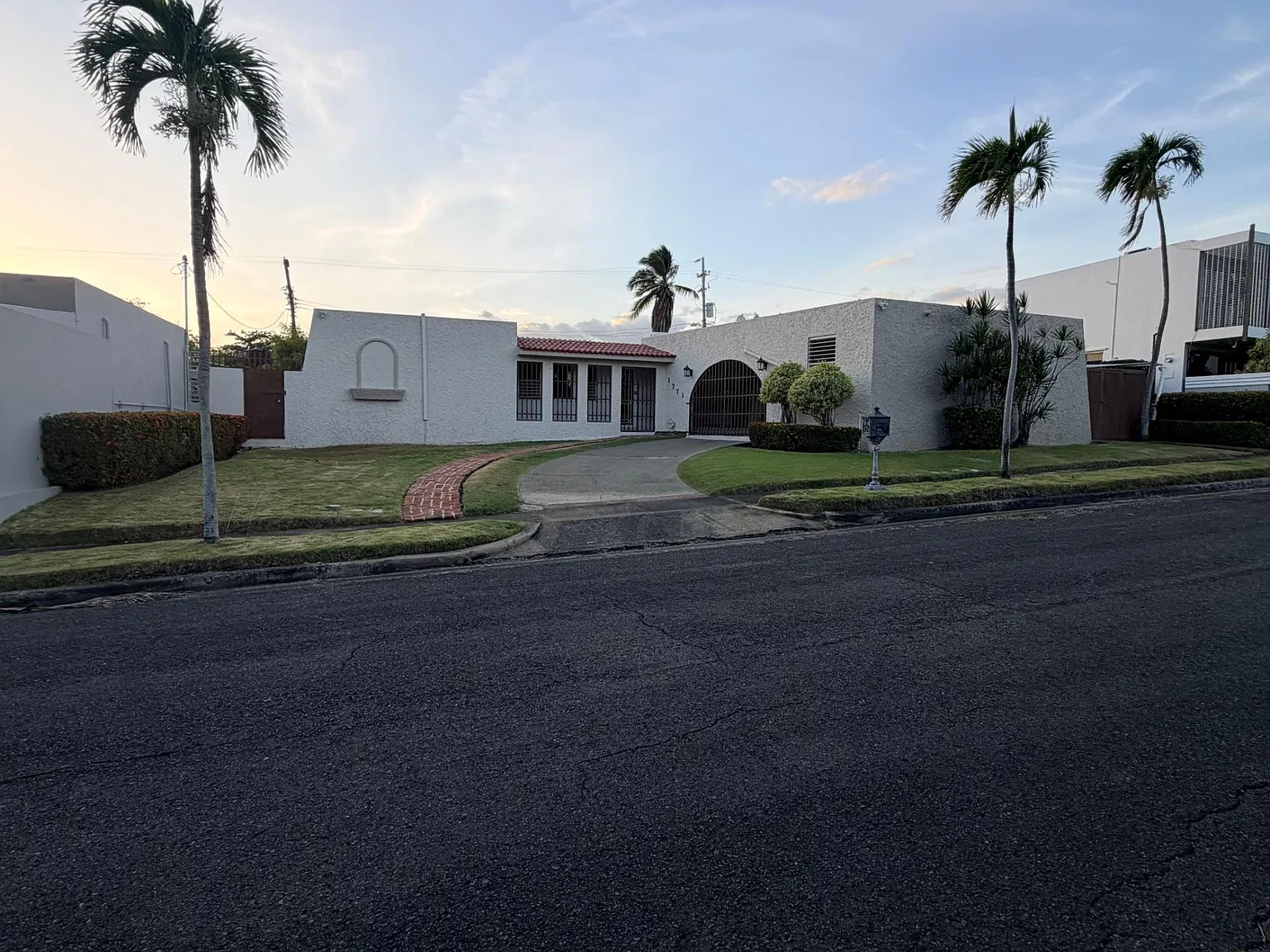 3 bed, 2.0 bath, 3000 sqft, $2,500 — Photo 1