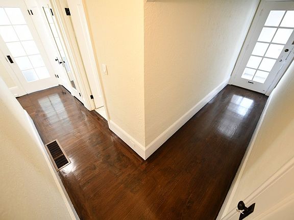 5th image of 747 Warfield Ave #1