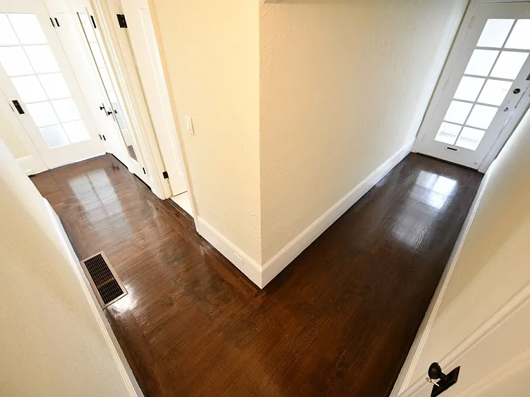747 Warfield Ave — Photo 5