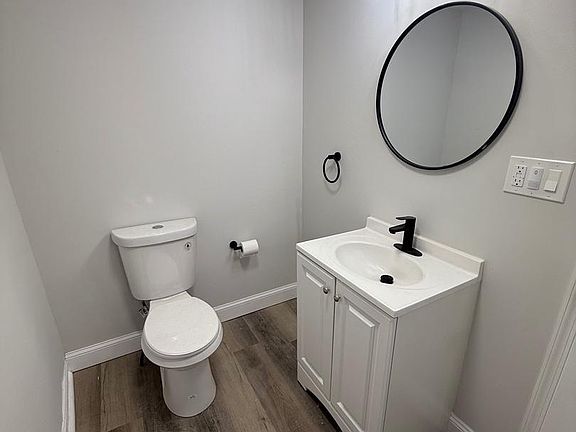 5th image of 535 Moss St
