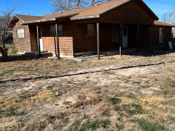 811 8th St, Plains, TX 79355