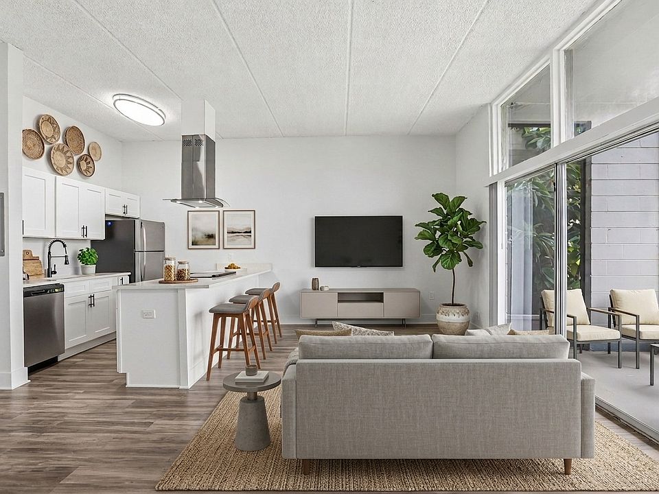 1st image of 4009 N Howard Ave #16-205