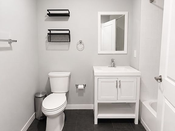 5th image of 100 Carroll St APT 404