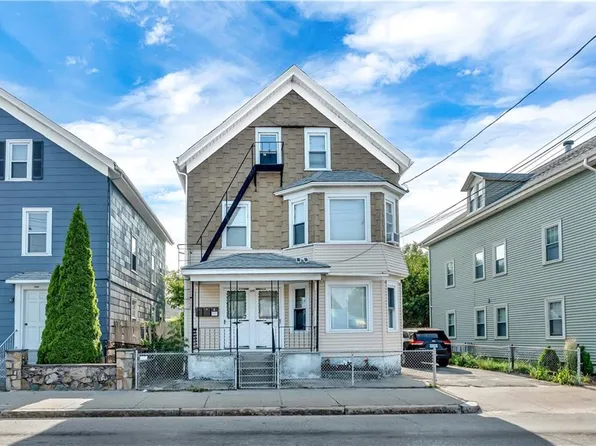 584-586 Lonsdale Ave, Central Falls, RI 02863