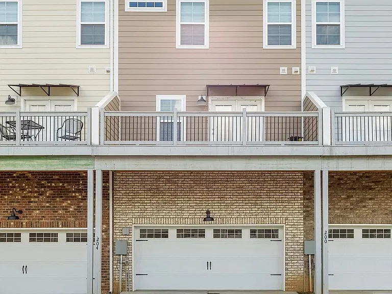 204 Kinsale Dr — Photo 33