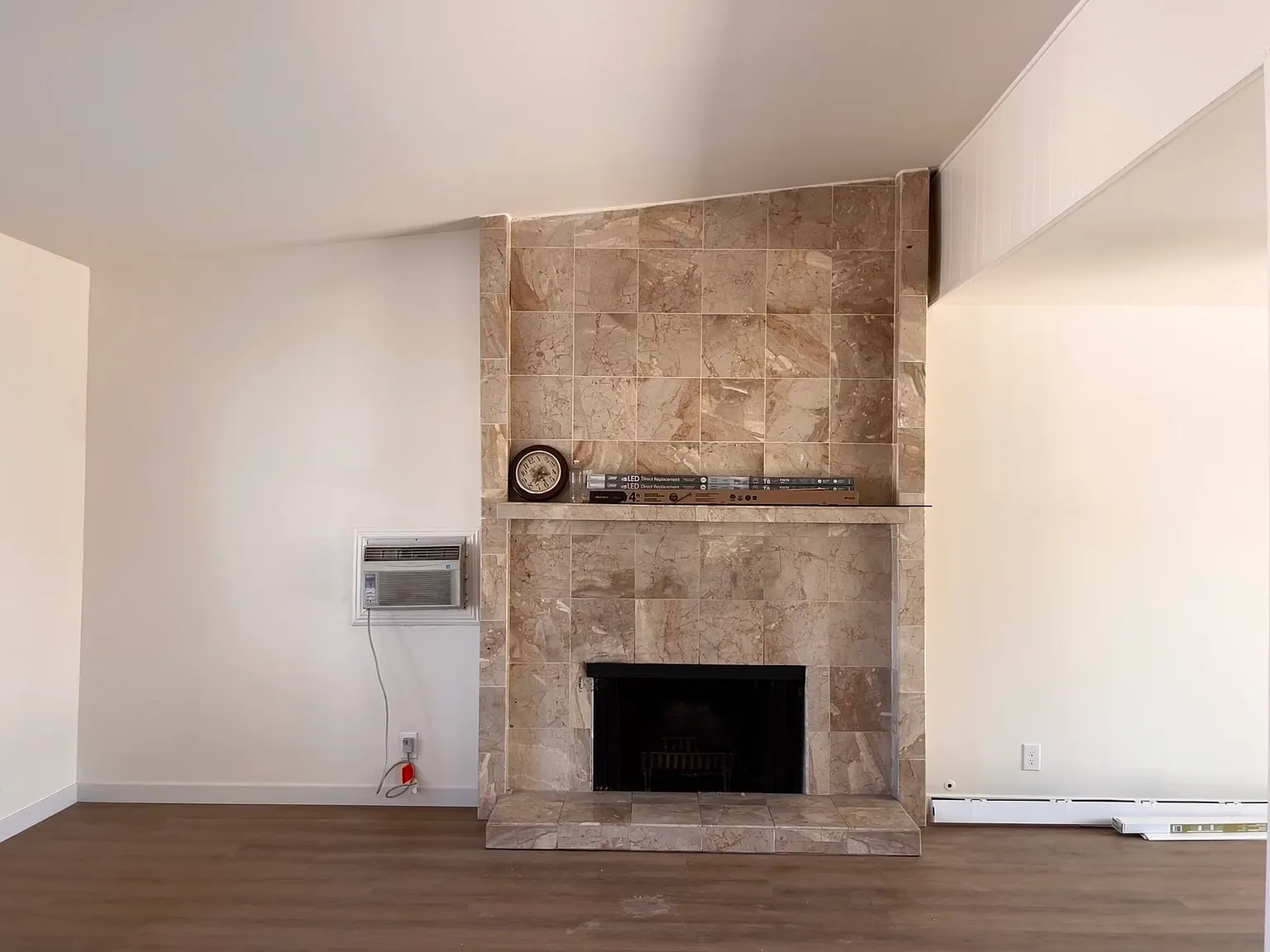 3 bed, 1208 sqft, $3,300 — Photo 2