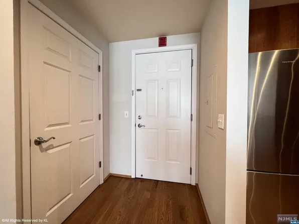 2116 City Pl, Edgewater, NJ 07020