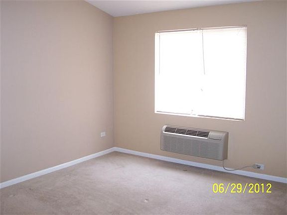 5th image of 325 Silverstone Dr