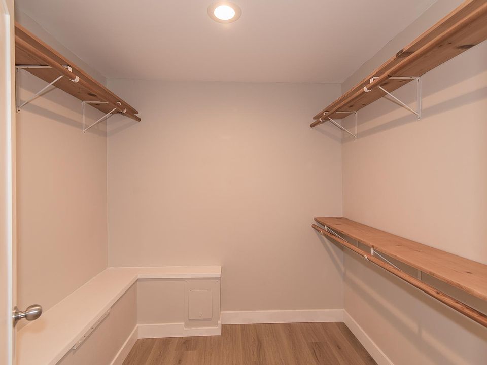 Walk-in closet