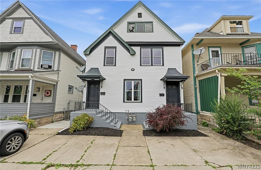 3 bed, 1.0 bath, 3864 sqft, $1,600 — Photo 1
